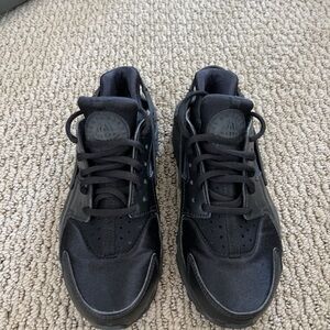 Nike Air Huarache Women Sneakers size 5/35